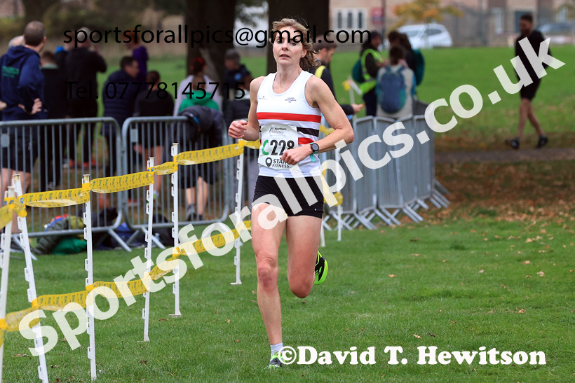 Senior Womens relay, 2025 Northern Cross Country Relays, Graves Park, Sheffield. Photo: David T. Hewitson/Sports for All Pics